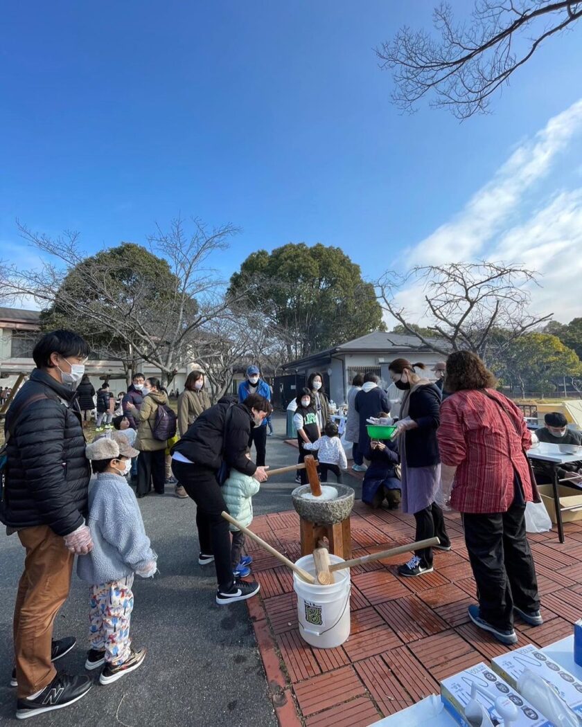 昔ながらのお正月での餅つき